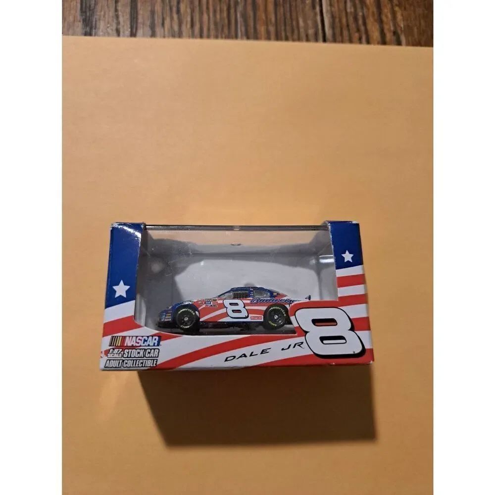 2007 Dale Earnhardt Jr #8 Budweiser Stars Stripes NASCAR 1:87 Die-Cast Race Car